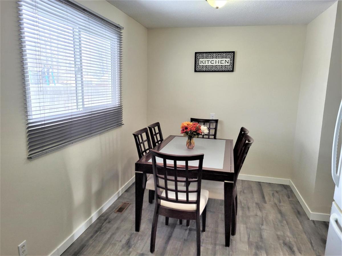 Cozy 4 Bedroom Townhouse - Peaceful Feel Of Home Winnipeg Luaran gambar