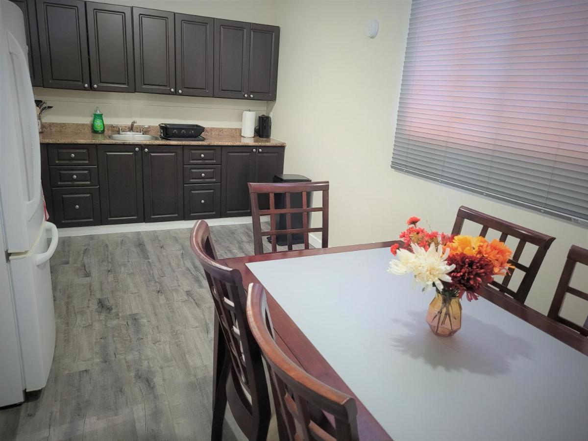 Cozy 4 Bedroom Townhouse - Peaceful Feel Of Home Winnipeg Luaran gambar